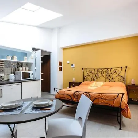 Apartment Shell Maqueda