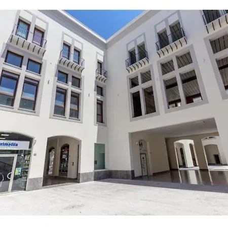 Shell Maqueda Apartment