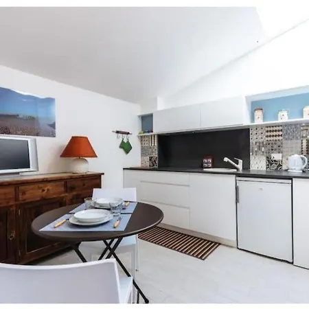 Shell Maqueda Apartment