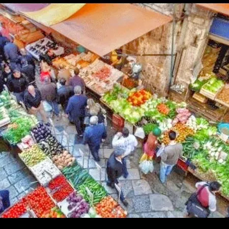 Shell Maqueda Lägenhet